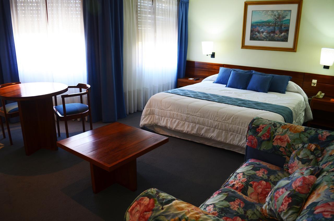 Hotel Huemul General Roca Esterno foto