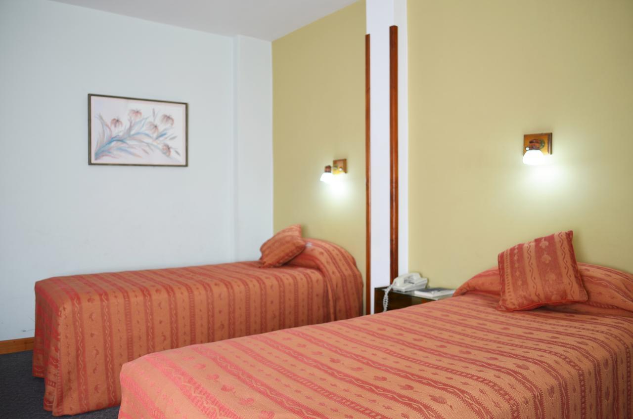 Hotel Huemul General Roca Esterno foto