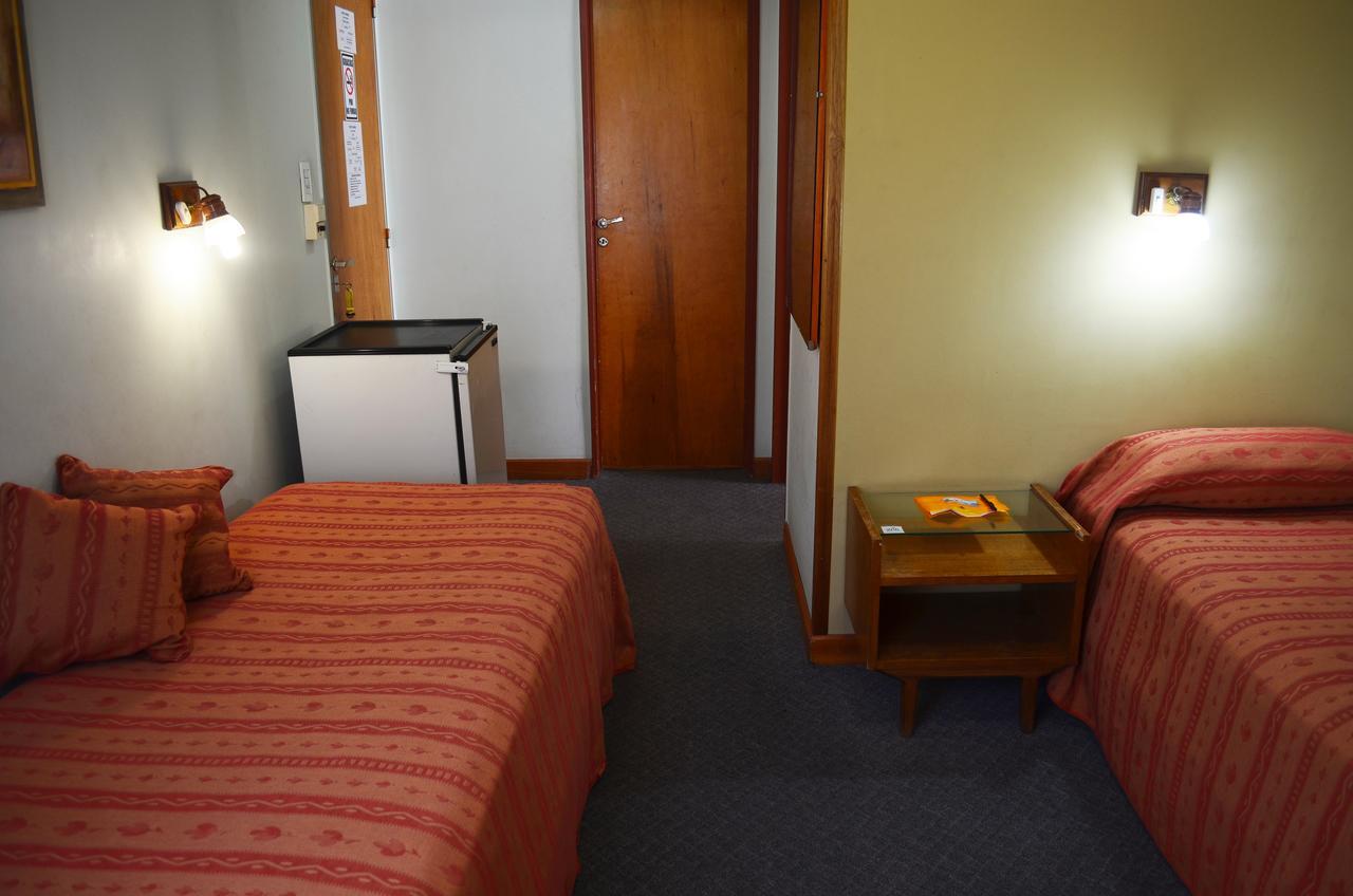 Hotel Huemul General Roca Esterno foto