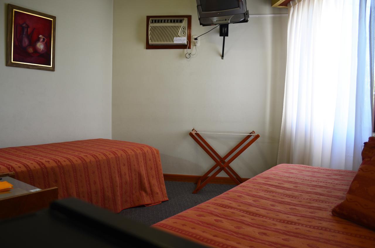 Hotel Huemul General Roca Esterno foto