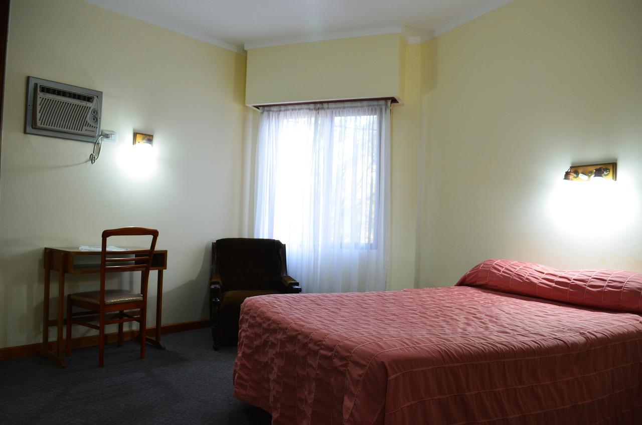 Hotel Huemul General Roca Esterno foto