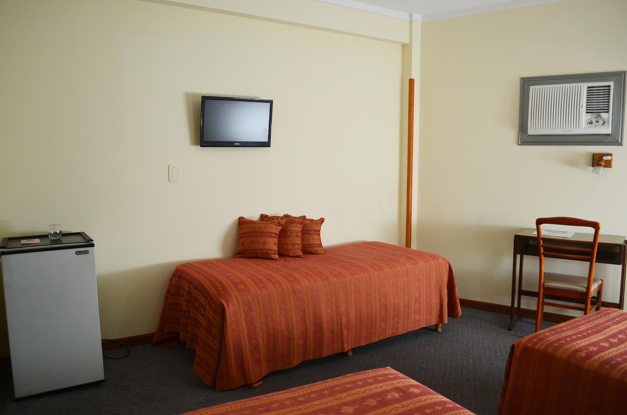 Hotel Huemul General Roca Esterno foto