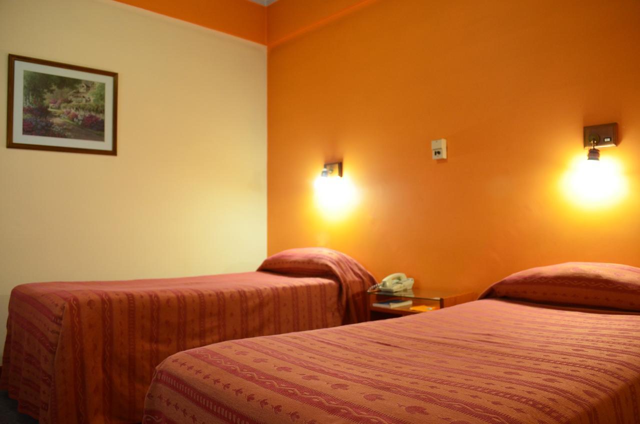 Hotel Huemul General Roca Esterno foto